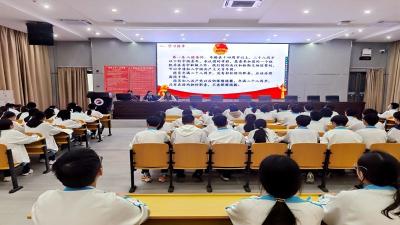 房县一中：青年团校第一讲正式开讲 