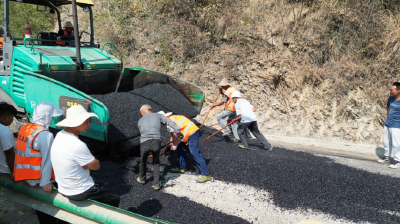 房县门古寺镇：道路“黑化”畅通行 为民铺筑幸福路