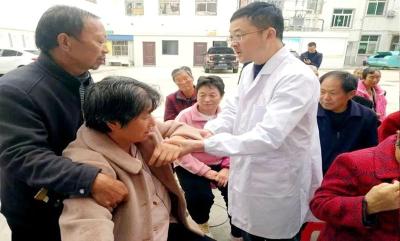 房县人民医院：义诊宣教办实事 践行为民护健康