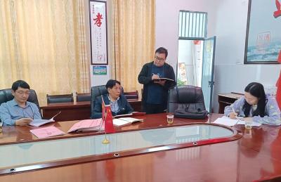 房县教育局机关党委深入学校指导党建工作