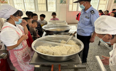 窑淮镇铺沟小学：食品安全演练  守护 “舌尖上的校园”