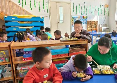 门古寺镇中心幼儿园：家长试餐活动 共筑家园饮食安全防线