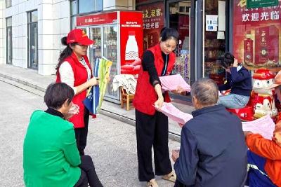 房县医疗保障局：“两进一推广”提升居民医保缴费热情  