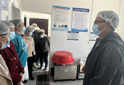 红塔镇谢湾小学开展家长试餐活动