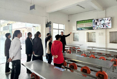 万峪初中：举办学校后勤工作家长开放日活动