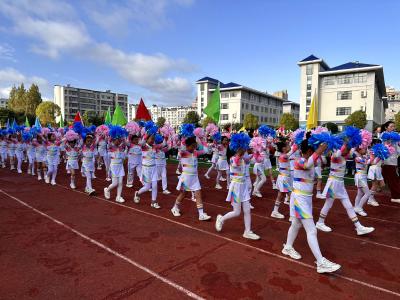 房县东城小学举办秋季运动会