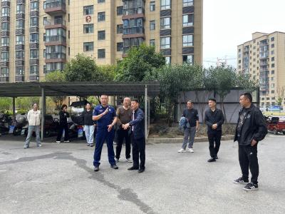 房县消防持续推进小区电动自行车充电场地建设