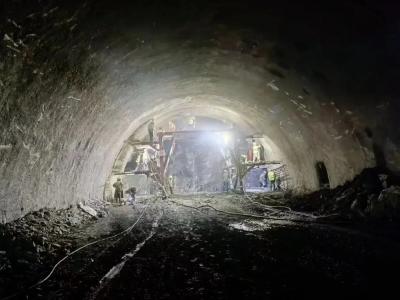 【节日我在岗】房县：众志成城构筑平安交通