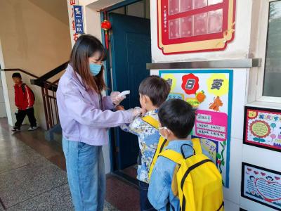 房县实验小学教联体扎实开展流行性疾病预防工作