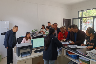 上龛乡：发放残疾器具 关爱困难群体