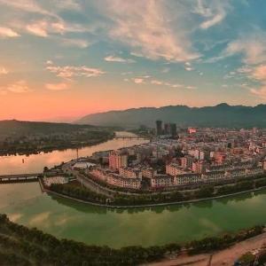 房县10个老年日间照料中心提档升级 既有“饭菜香” 又有“人情味”