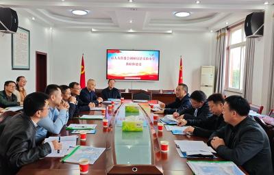 市人大调研房县实验小学教联体建设