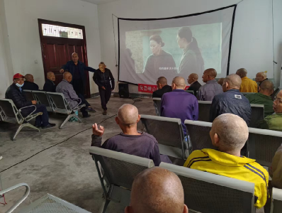 姚坪乡福利院：孝亲敬老重阳节，齐聚观影笑融融