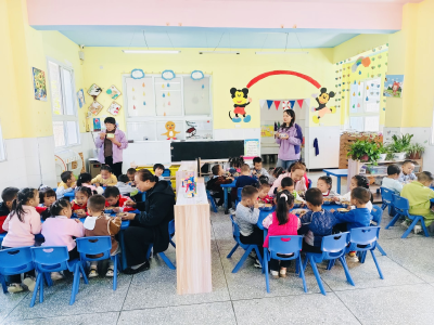 窑淮镇中心幼儿园：家长进园陪餐，共筑幼儿健康成长桥梁