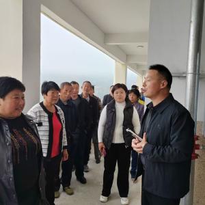 姚坪中学：“家长开放日”和孩子共上一堂课