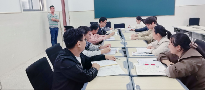 房县一中：凝“青”聚力 助“新”成长