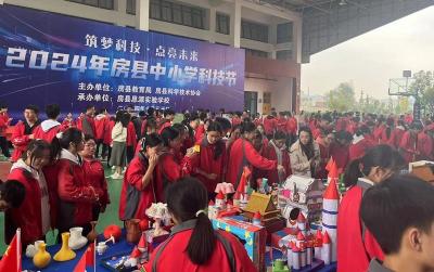 房县实验中学教联体实中校区徒步实践“沉浸式”体验科学教育活动展