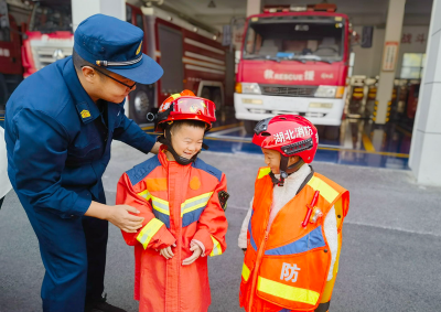 城关镇第二幼儿园：“童”行消防站 致敬“火焰蓝”