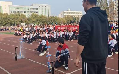 房县城关一中：视觉盛宴点燃激情 物理实验种下希望