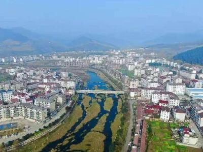 青峰镇：春耕备耕“三重奏” 手把手托起“金叶”致富梦