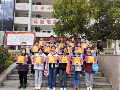 门古中学：表彰优秀  点燃学习激情