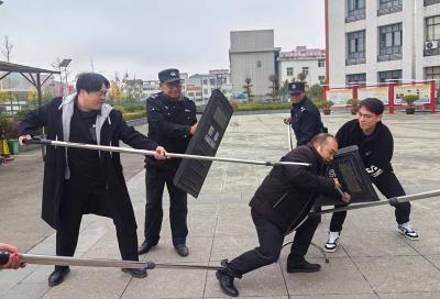 军店小学：开展防暴反恐应急演练 共筑校园安全防线