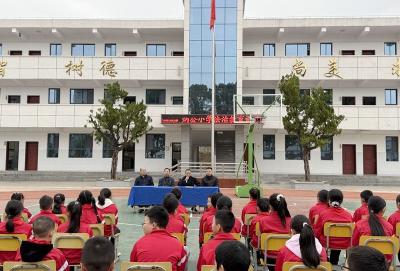 城关镇炳公小学：与法同行 护航成长