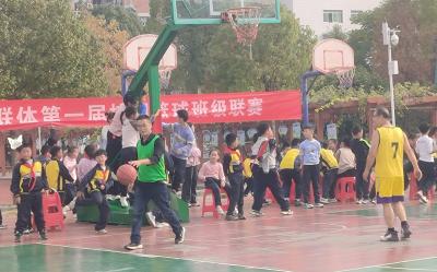 房县东城小学教联体：篮下争锋 师展风采