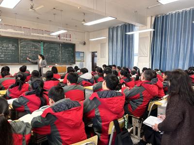 房县实验中学教联体：“视”察课堂见实效 “导”引教学促发展