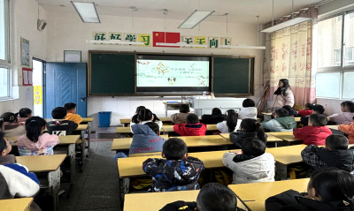 房县实验小学：学会感恩 与爱同行