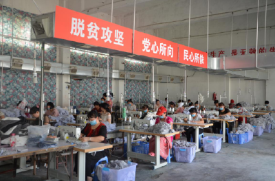 房县返乡能人创办“家门口”的帮扶车间 让村民“上楼居住 下楼就业”