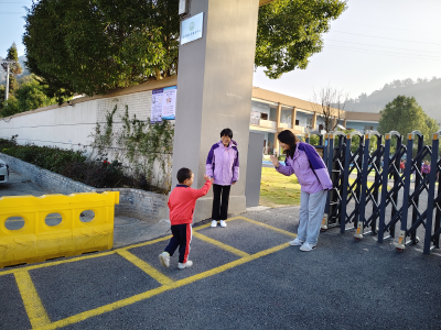 窑淮镇中心幼儿园：礼仪润童心  行为促成长