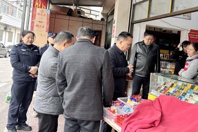 房县实验中学：整治校园周边环境 筑牢学校安全防线