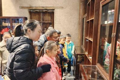 房县东城小学：关爱留守儿童 传递爱心温暖