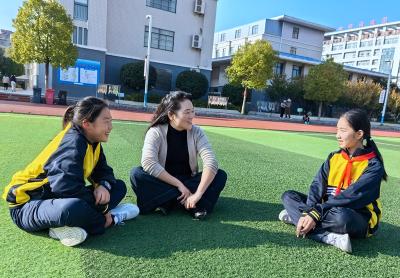 让光进来让花绽放——记房县东城小学优秀教师毛琴