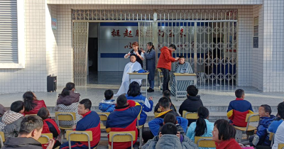 房县特殊教育学校开展“爱心义剪”活动