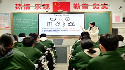 房县第一中学：举办新进教师汇报课活动