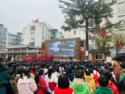 房县实验小学：开展“铭记历史  共筑和平”主题校会