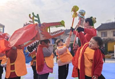 军店镇中心幼儿园：金蛇贺岁 童趣迎新