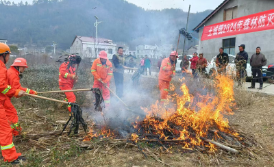 土城镇：开展冬季防灭火应急演练防患未“燃”