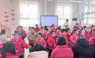 城关镇中心幼儿园开展期末教学汇报活动