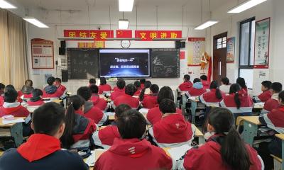 房县城关一中：开展反分裂 反渗透主题班会