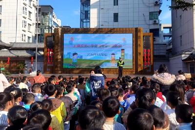 房县实验小学开展第十三个“全国交通安全日”知识讲座