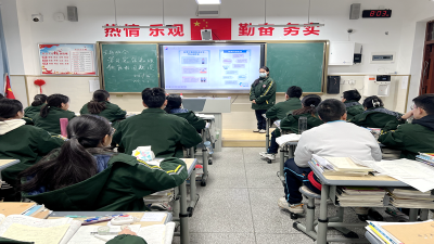 房县第一中学:“宪”入校园 “法”护成长