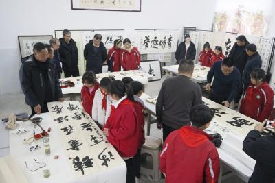 房县文联开展传统文化进校园走进房县青峰小学活动