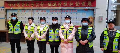 房县实验小学教联体： 暖暖“护学岗” 浓浓“冬日情”