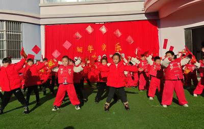 门古寺镇中心幼儿园：元旦汇演童趣浓 欢乐祥和迎新年