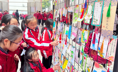 县实验小学：举办“书香润心灵阅读促成长”主题读书节活动