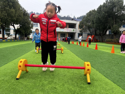 窑淮镇中心幼儿园：冬天不怕冷 一起“趣”运动 