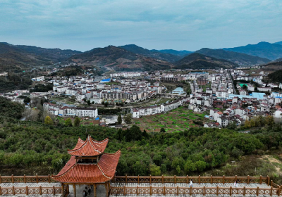房县青峰镇：念好热线办理三字决，擎画为民服务新图景